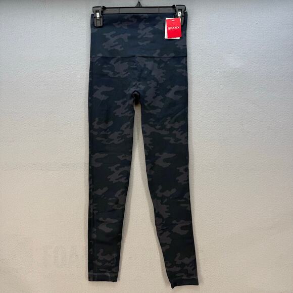 Spanx Look At Me Now Leggings Women's M Black Camo Classic Leggings Preppy - Picture 1 of 13